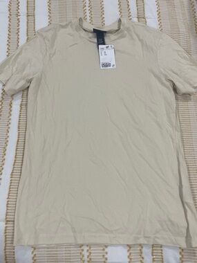 H&M Short Sleeve Tee in Light Beige